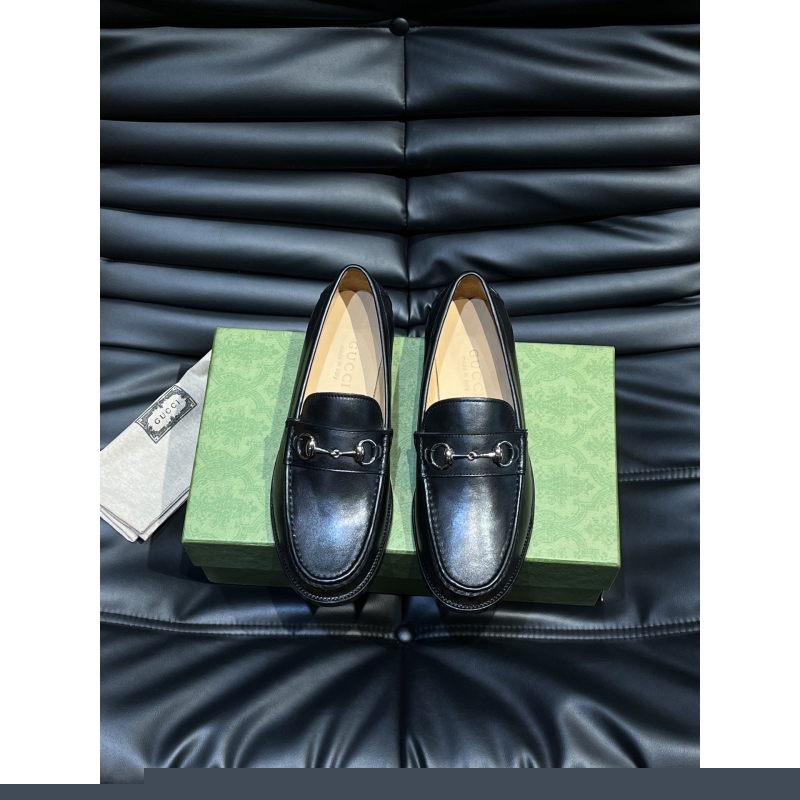 G*u*i leather shoes